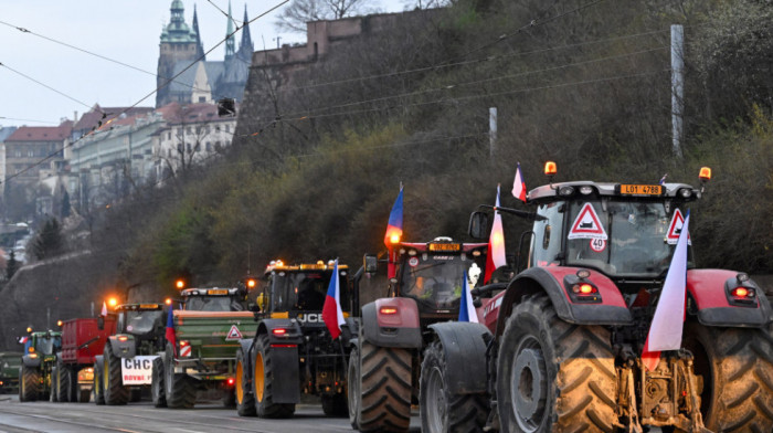 Češki farmeri blokirali saobraćaj u Pragu, zahtevaju niže poreze i više otkupne cene proizvoda