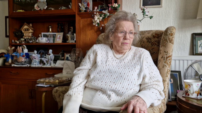 Najstarija konobarica na svetu ide u penziju sa 92 godine: Povreda je konačno "oterala" kući praunucima