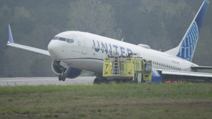 Boing 737 skliznuo sa piste na aerodromu u Hjustonu