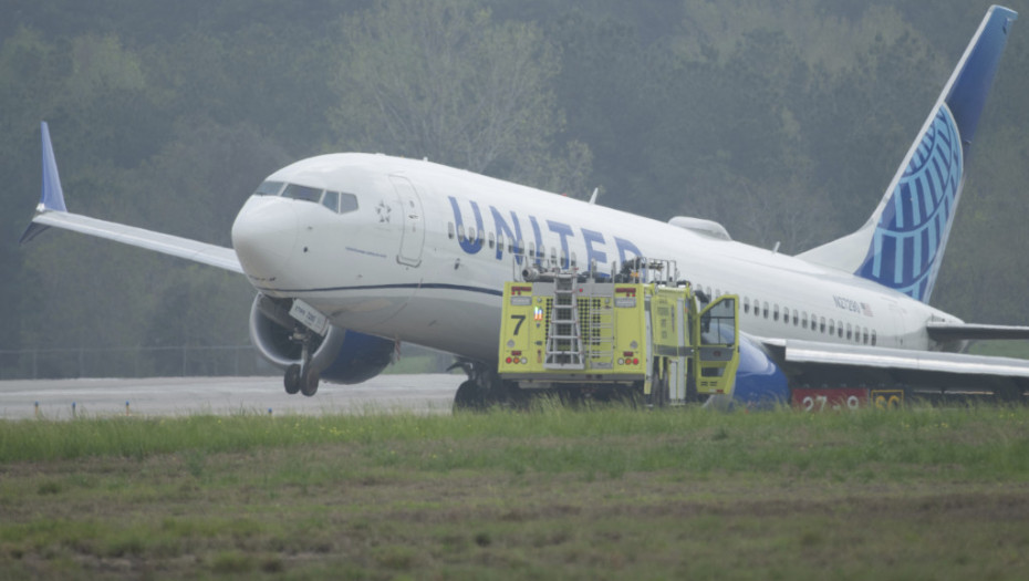 Boing 737 skliznuo sa piste na aerodromu u Hjustonu