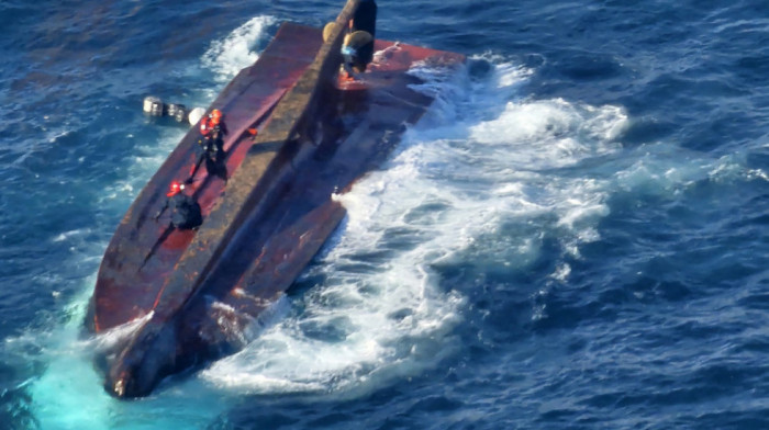 Prevrnuo se ribarski čamac u Južnoj Koreji, troje poginulo, šestoro se vodi kao nestalo