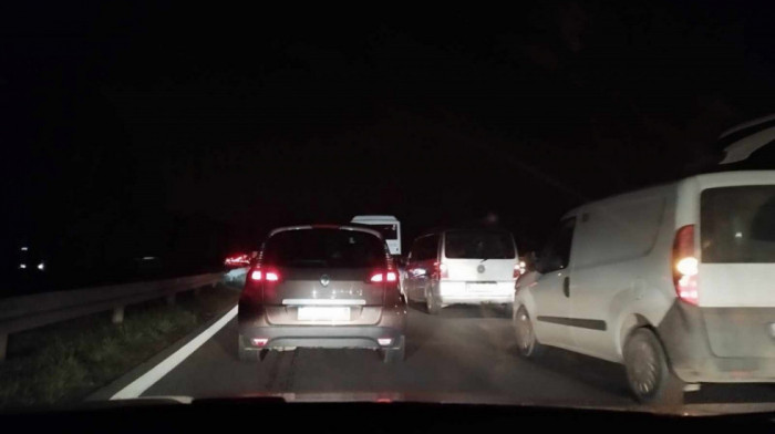Lančani sudar kod Begaljičkog brda, stvaraju se kilometarske kolone vozila na auto-putu u smeru ka Beogradu