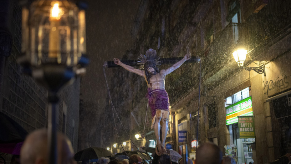 Nebo uslišilo molitve Katalonaca: Verskom procesijom u Barseloni proslavljena dugo očekivana kiša