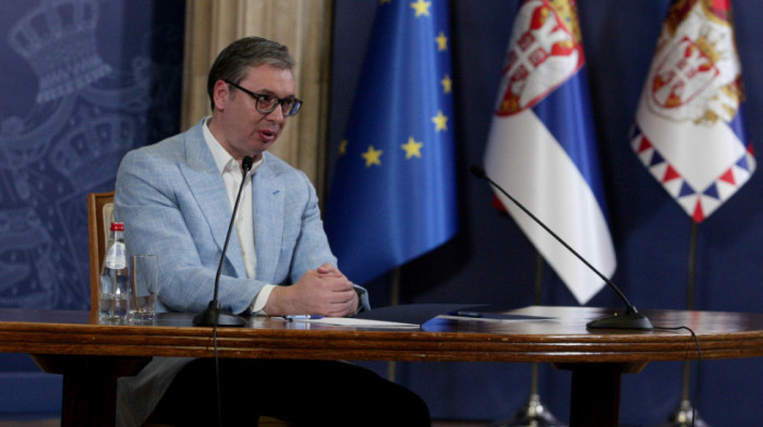 Vučić čestitao Ramazan: Neka vas u mesecu praštanja i blagostanja plemenite misli nadahnu na činjenje dobrih dela