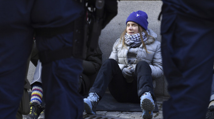 Policija odvukla Gretu Tunberg sa ulaza u švedski parlament