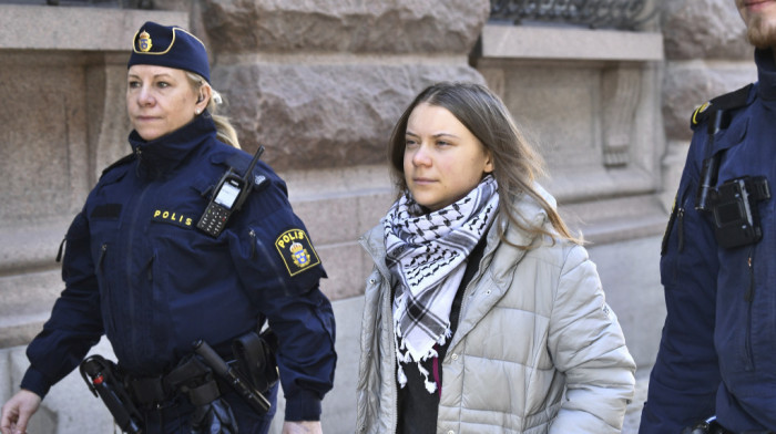 Aktivistkinja Greta Tunberg uhapšena na demonstracijama u Hagu