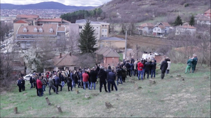 Posmrtni ostaci vraćeni na staro srpsko groblje u Kosovskoj Mitrovici