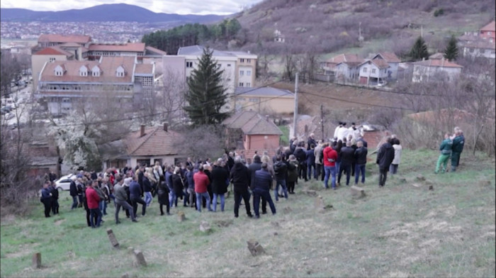 Posmrtni ostaci vraćeni na staro srpsko groblje u Kosovskoj Mitrovici