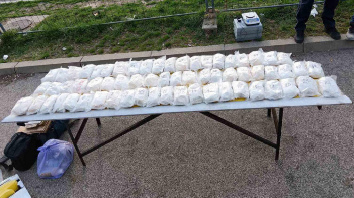 Heroin skriven u rezervoaru kamiona: Carinici na prelazu Preševo sprečili krijumčarenje 42 kilograma droge