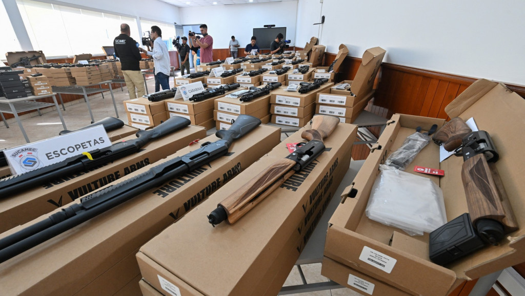 Velika akcija peruanske policije, uhapšeno 18 ilegalnih trgovaca oružjem