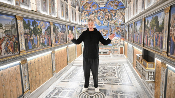 Vatikan ima neočekivanog predstavnika na Bijenalu u Veneciji: Tvorac "zlatne wc šolje" pravi instalaciju u zatvoru