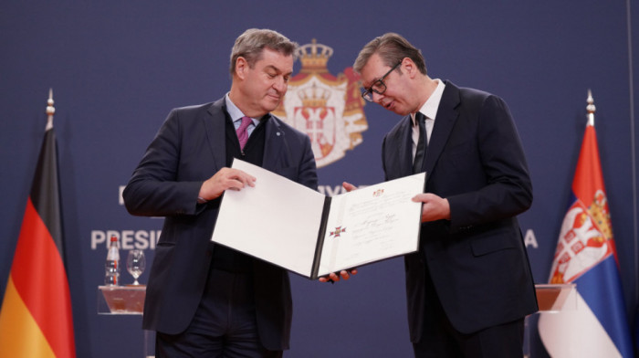 Vučić uručio Zederu Orden Republike Srbije na lenti: "Važna saradnja, bavarske kompanije zapošljavaju 25.000 ljudi"