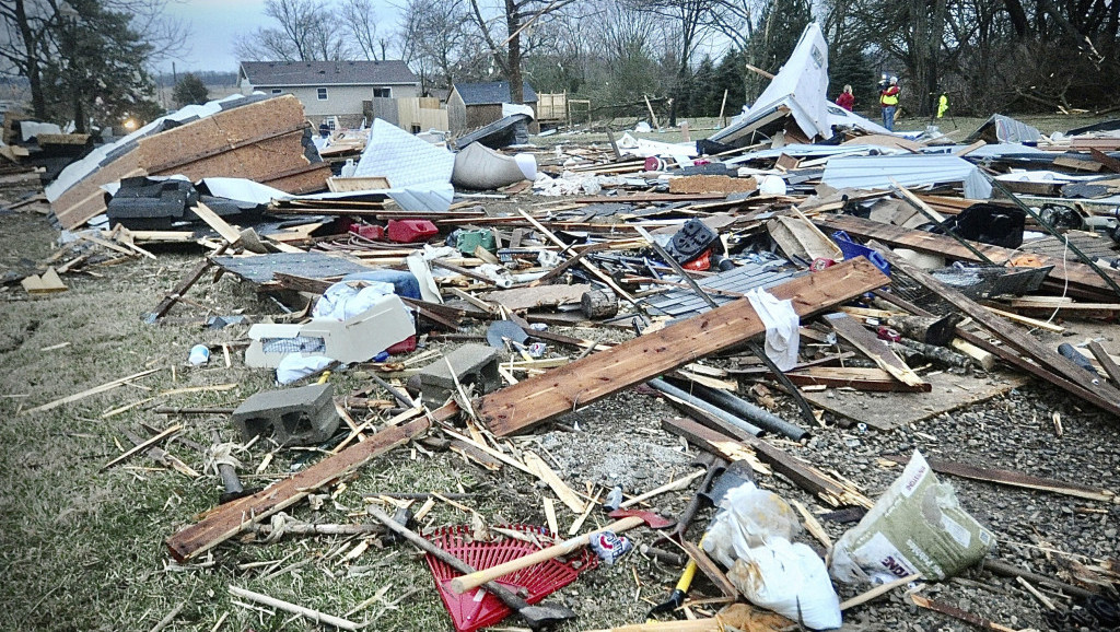 Tornado nosio sve pred sobom u sedam američkih država: U Ohaju poginule najmanje tri osobe, 22 kuće potpuno uništene