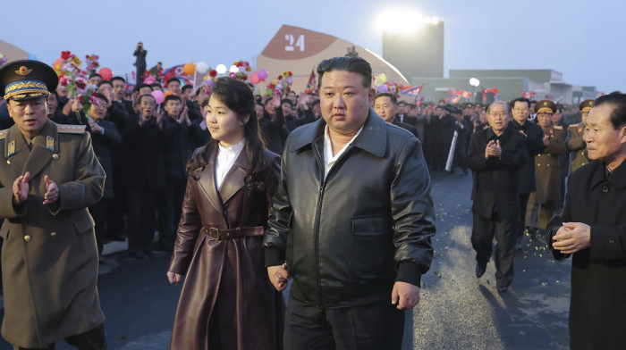 To se nikad ranije nije dogodilo: Državni mediji Severne Koreje označili ćerku Kim Džong-una kao "moguću naslednicu"
