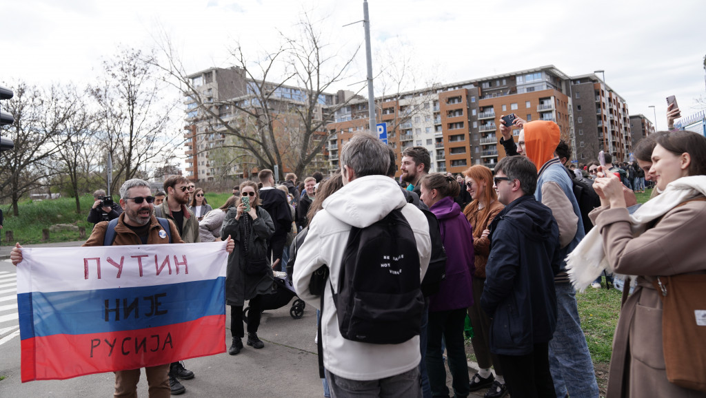Putina u Beogradu pobedio protivnik vakcina, filma "Barbi" i operacija promena pola: Kako su glasali Rusi u Srbiji?