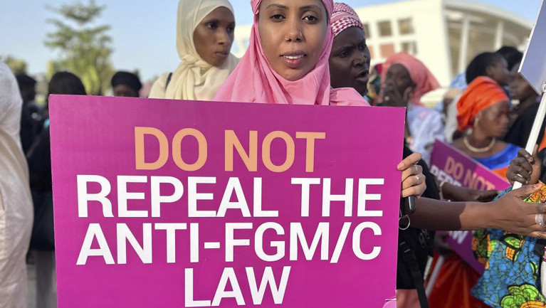 Parlament Gambije raspravlja o ukidanju zabrane sakaćenja ženskih genitalija