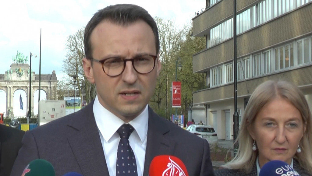 Petković: Sram vas bilo Dora Bakojani