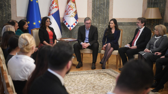 Vučić sa predstavnicima Roma o problemima te nacionalne manjine
