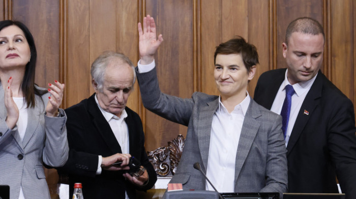 ANA BRNABIĆ NOVA PREDSEDNICA PARLAMENTA Završena trodnevna rasprava, poslanici opozicije izašli iz sale pre glasanja