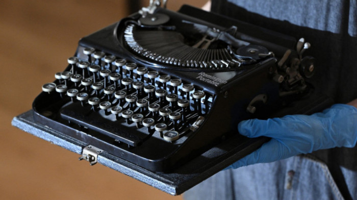 Pisaća mašina Agate Kristi i rukopis njenog poslednjeg romana na izložbi