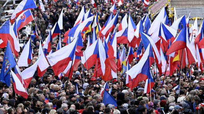 U Pragu održan antivladin protest, demonstranti pozvali na ostavku premijera Fijale