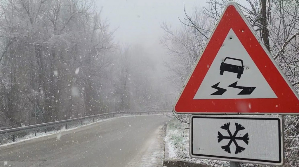 Putevi Srbije: Ima snega na putevima I prioriteta, oprez zbog moguće poledice i magle
