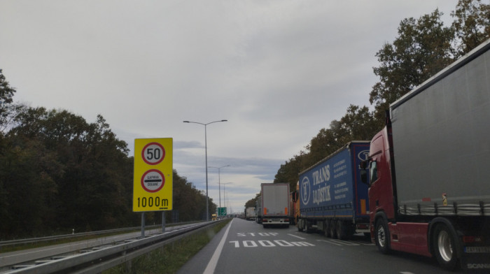 AMSS: Teretnjaci na Batrovcima čekaju šest sati, zadržavanje za automobile na Preševu pola sata