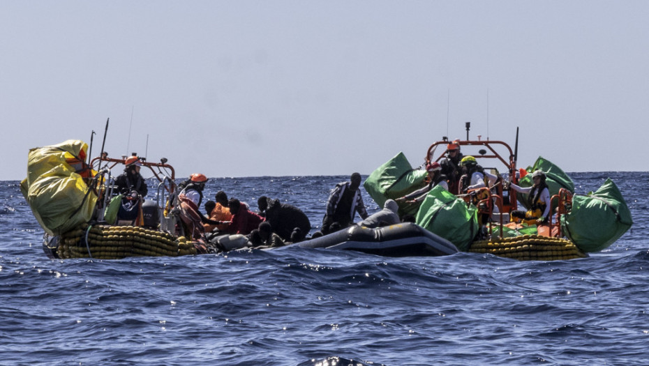 Migrantska kriza: Devojka poginula, 45 preživelo posle prevrtanja čamca kod Italije