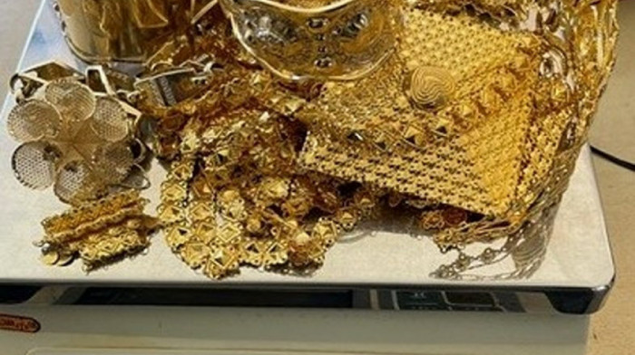 Na Kelebiji i Gradini zaplenjeno zlato vredno više od 70.000 evra: U džepu vozača autobusa pronađeni dukati