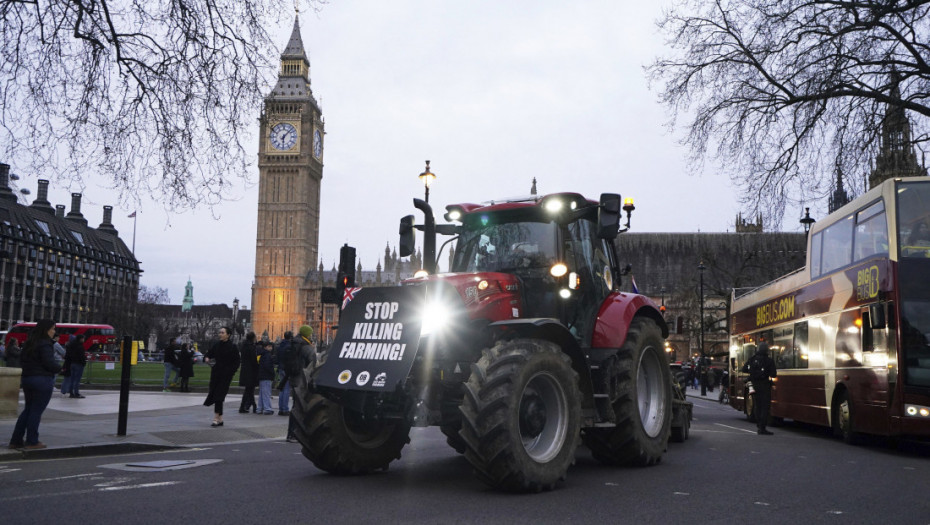 U Velikoj Britaniji održan dosad najveći protest poljoprivrednika: Traktorima kroz London i oko Vestminsterske palate