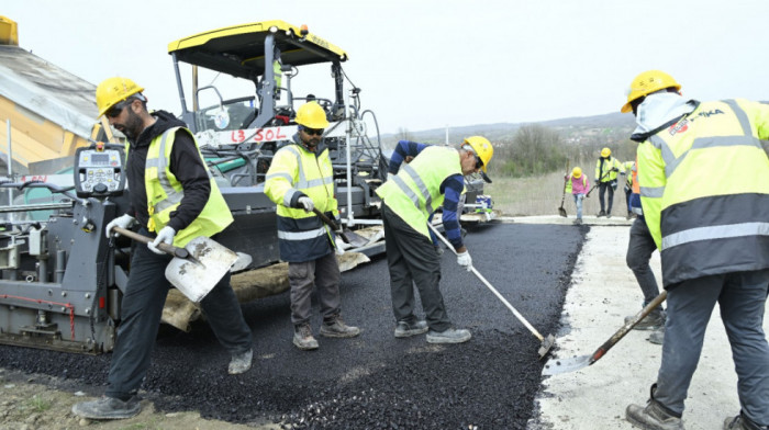 Danas radovi od petlje Lasta do petlje Bubanj Potok, zatvorena preticajna traka u smeru ka Nišu