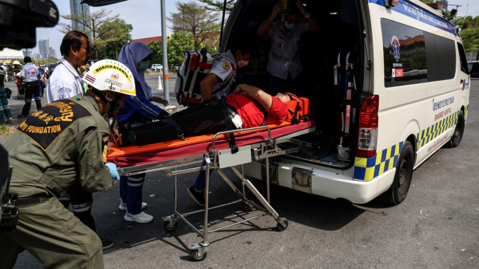 Teška tragedija na Tajlandu: Dečak (11) pikapom uleteo među budiste na hodočašću, poginulo osam monaha