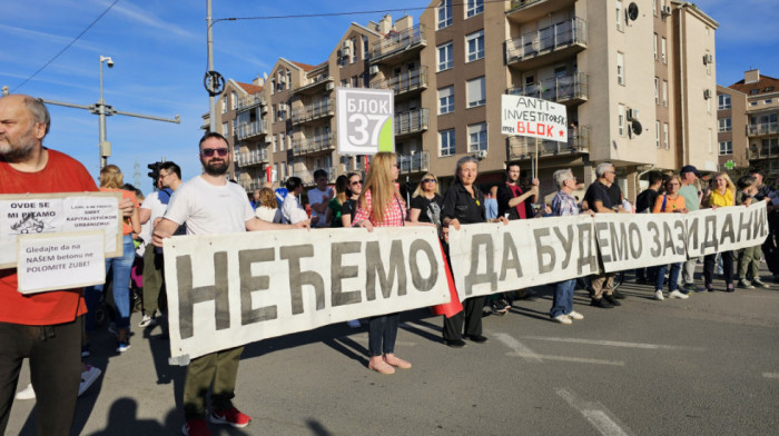 Stanari Bloka 4 na Novom Beogradu protestuju protiv izgradnje novog objekta