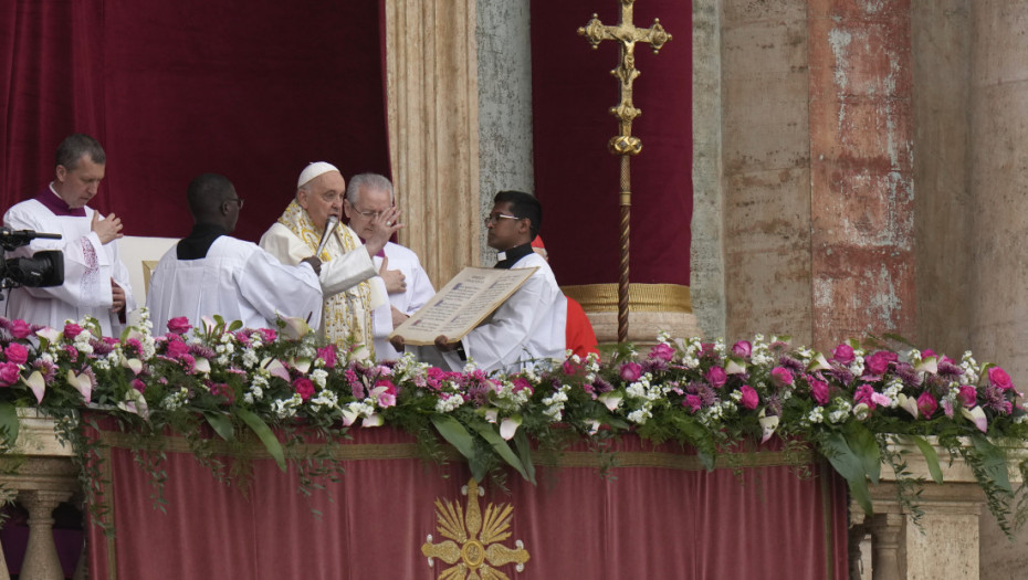 Papa nakon uskršnje mise: Mir se ne gradi oružjem