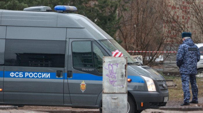 Nepoznati napadač puca sa krova kuće u Murmansku: Stanovnici zamoljeni da ugase svetla i odmaknu se od prozora
