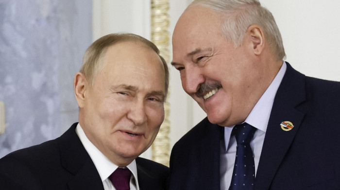 Putin doputovao u Belorusiju, na aerodromu u Minsku ga dočekao Lukašenko