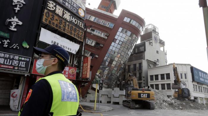 U zemljotresu na Tajvanu povređeno 1.038 ljudi, 42 radnika se vode kao nestali