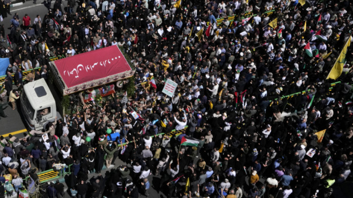 Hiljade marširalo na sahrani ubijenim pripadnicima Revolucionarne garde Irana