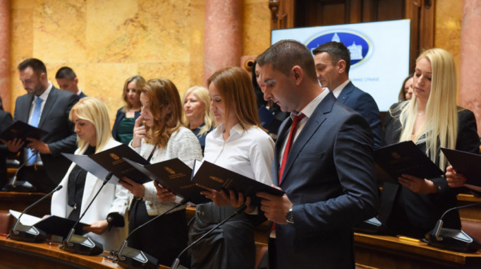 Novoizabrane sudije položile zakletvu u Skupštini: Svečanosti prisusvovale Brnabić i  predsednica Vrhovnog suda