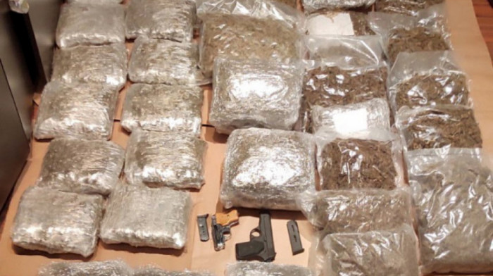 Uhapšen Zemunac u čijem stanu je zaplenjeno oko 20 kilograma marihuane