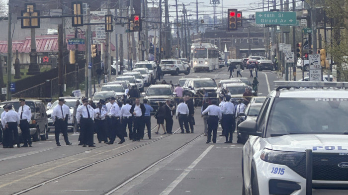 Najmanje tri osobe poginule u pucnjavi u Mineapolisu, uključujući policajca