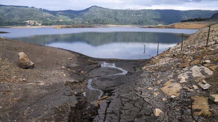 Gradonačelnik moli parove da se tuširaju zajedno: Situacija u Bogoti je kritična zbog nestašice vode izazvane sušom