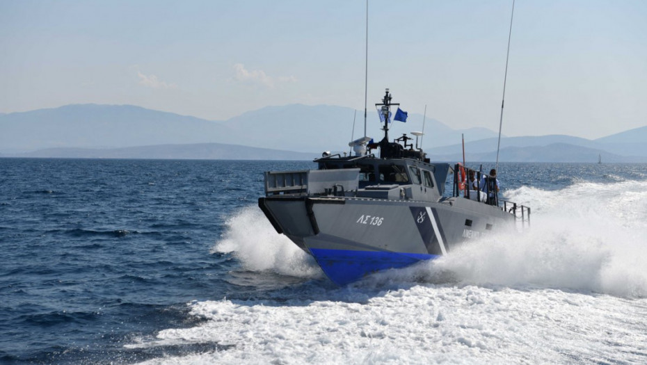 U Grčkoj u toku operacija spasavanja putnika koji je upao u more sa trajekta