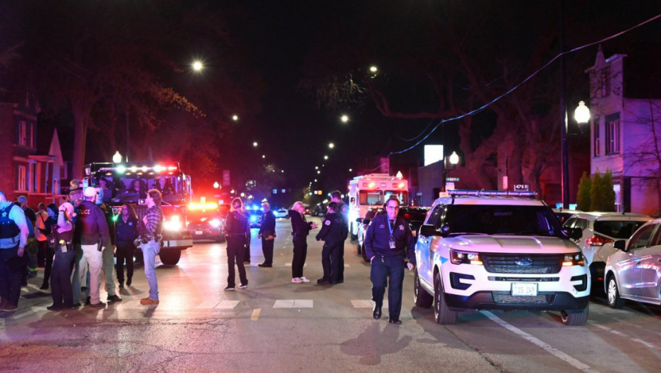 Pucnjava u Čikagu: Povređeno osam osoba, među njima i troje dece, devojčica (7) podlegla povredama