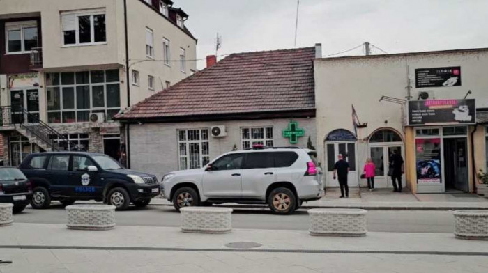 U toku pretres na nekoliko lokacija u Leposaviću zbog sumnje u krijumčarenje lekova