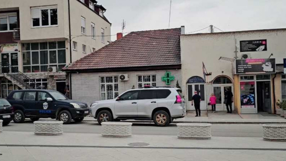U toku pretres na nekoliko lokacija u Leposaviću zbog sumnje u krijumčarenje lekova