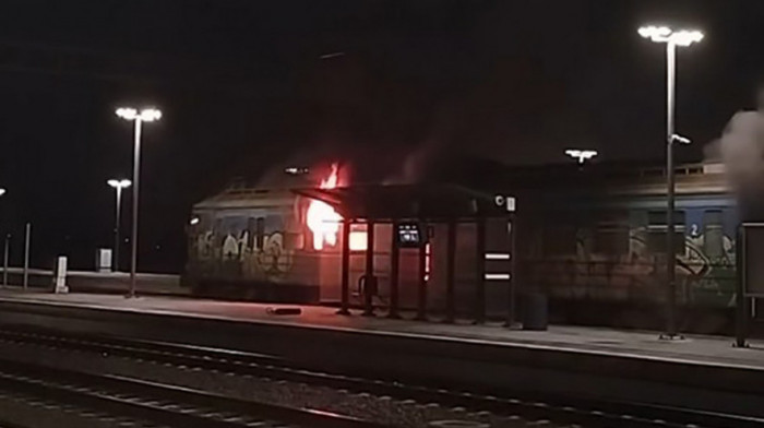 Lokalizovan požar na BG vozu kod Batajnice: Sumnja se da je neko zapalio vagon, nema povređenih