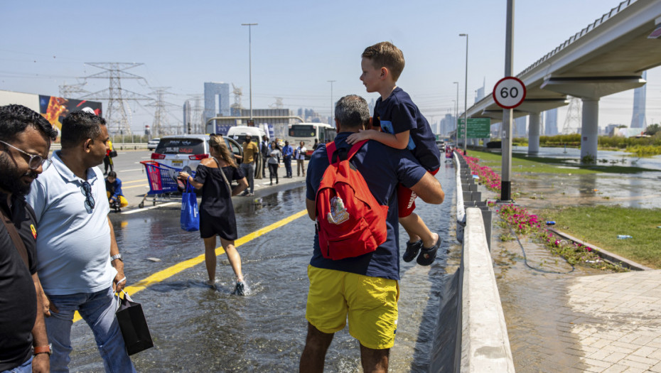 Privremeno obustavljen broj dolaznih letova u Dubaiju nakon velikog nevremena i poplava