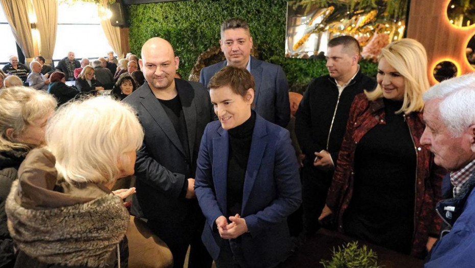 Brnabić, Kisić i Nikodijević posetili penzionere na Čukarici