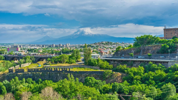 Posle više decenija postignut sporazum: Azerbejdžan i Jermenija postavili prvi granični stub